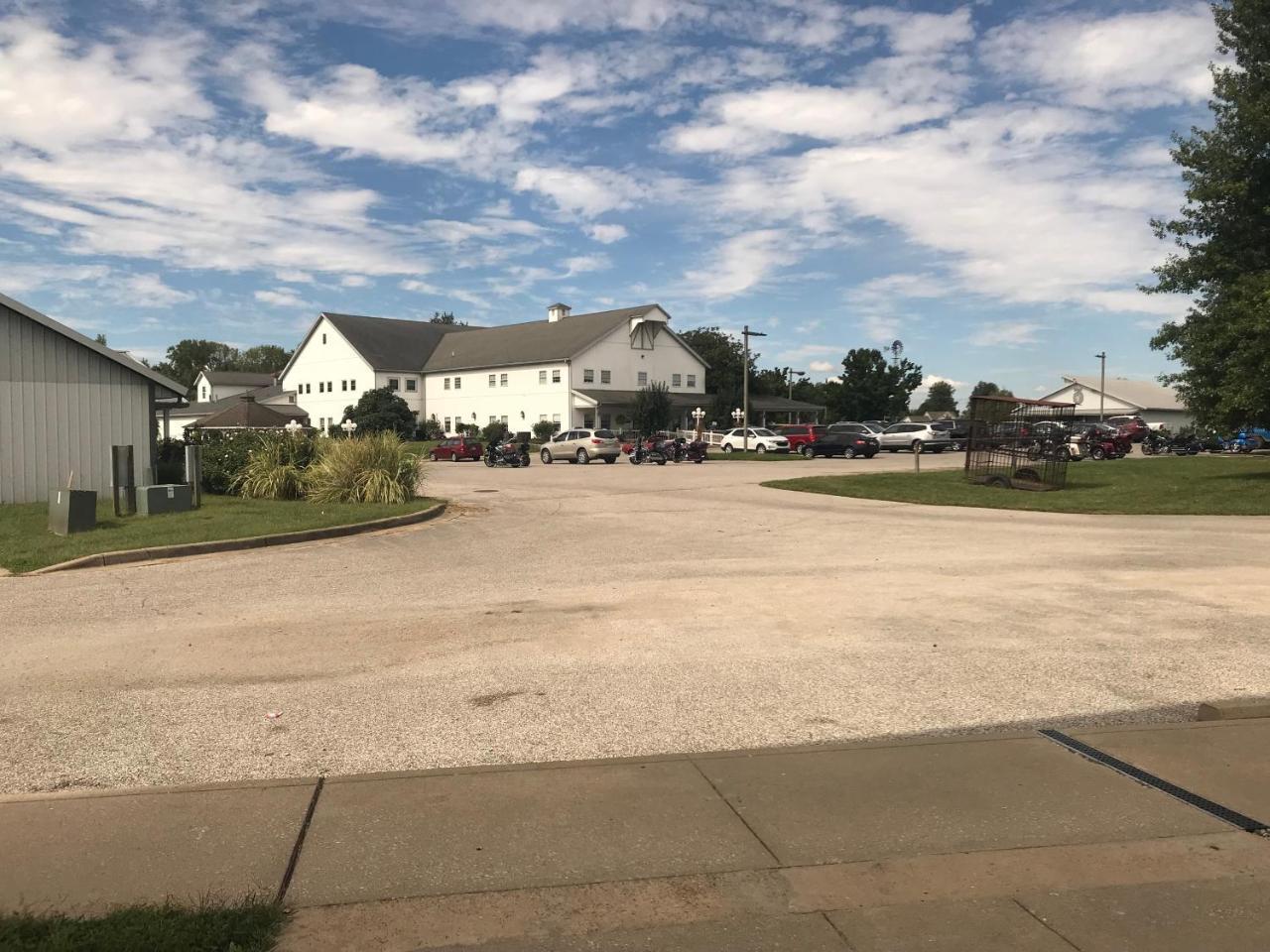 Gasthof Amish Village Inn Montgomery Exterior photo