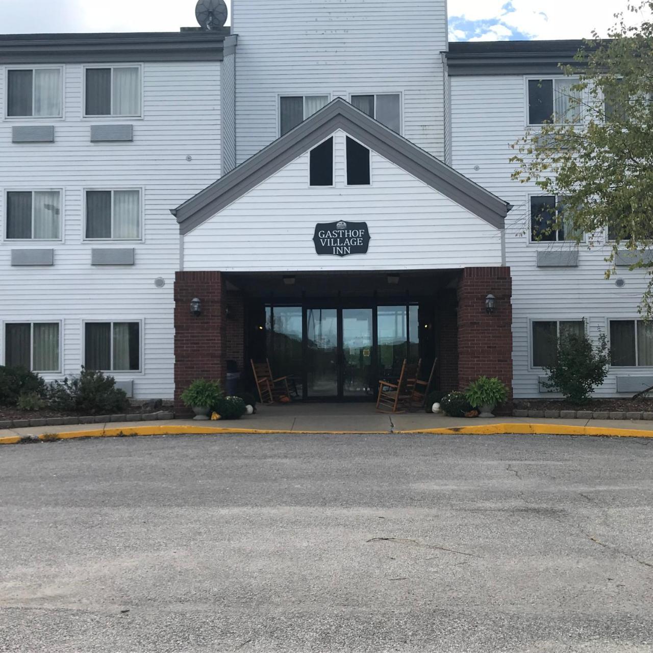 Gasthof Amish Village Inn Montgomery Exterior photo